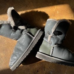 UGG Australia Bailey Button Mirage Women's Boots - Size 8