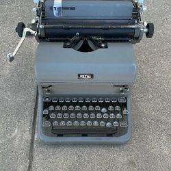 1948 Royal Typewriter 