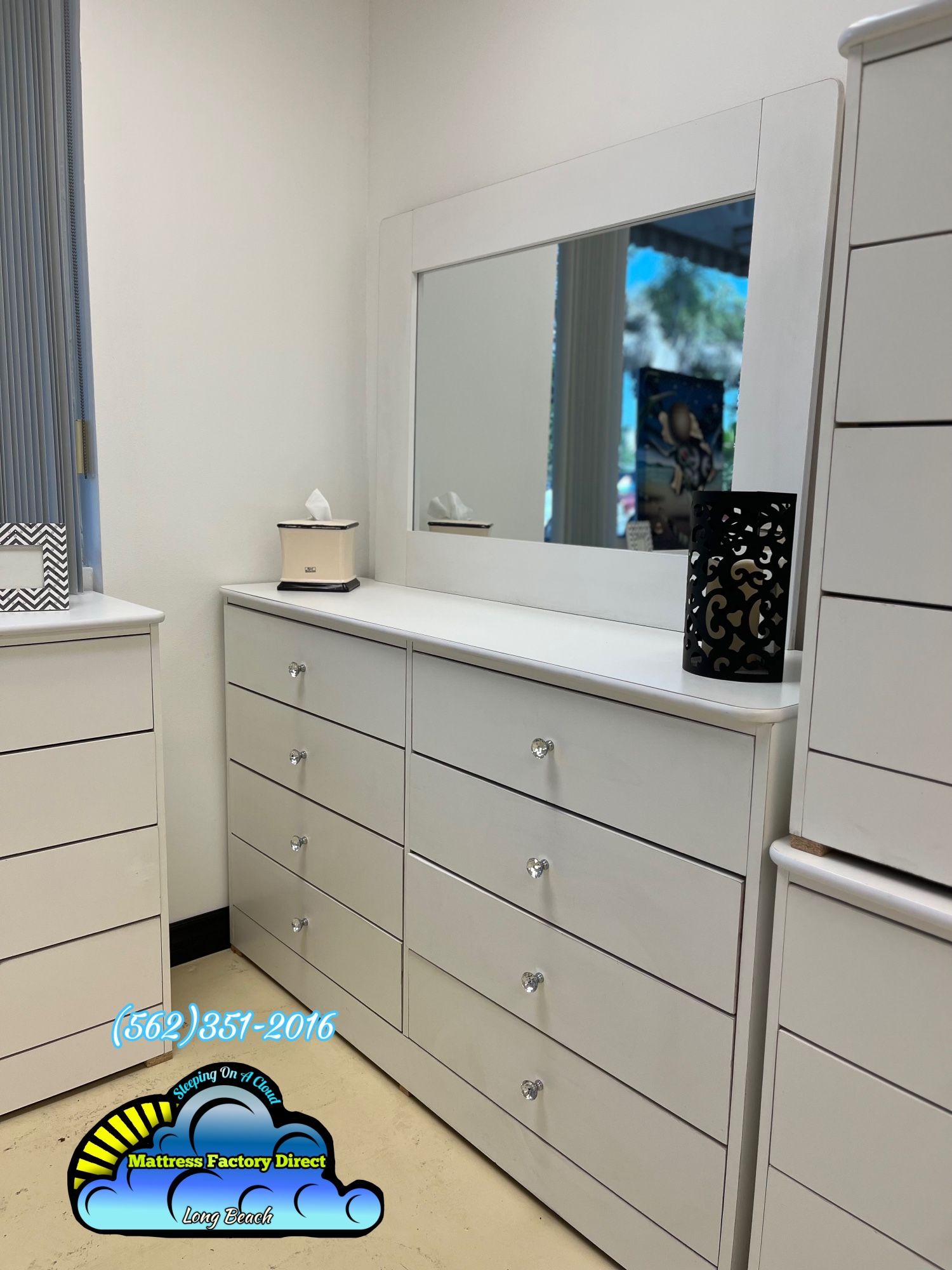 8 Chest Diamond Knobs And Mirror 🚚