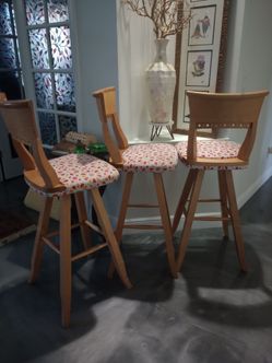 3 Swivel bar stool chairs $135