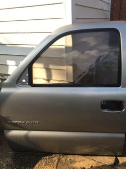 2002 escalade doors (left side) fits 2000-2006