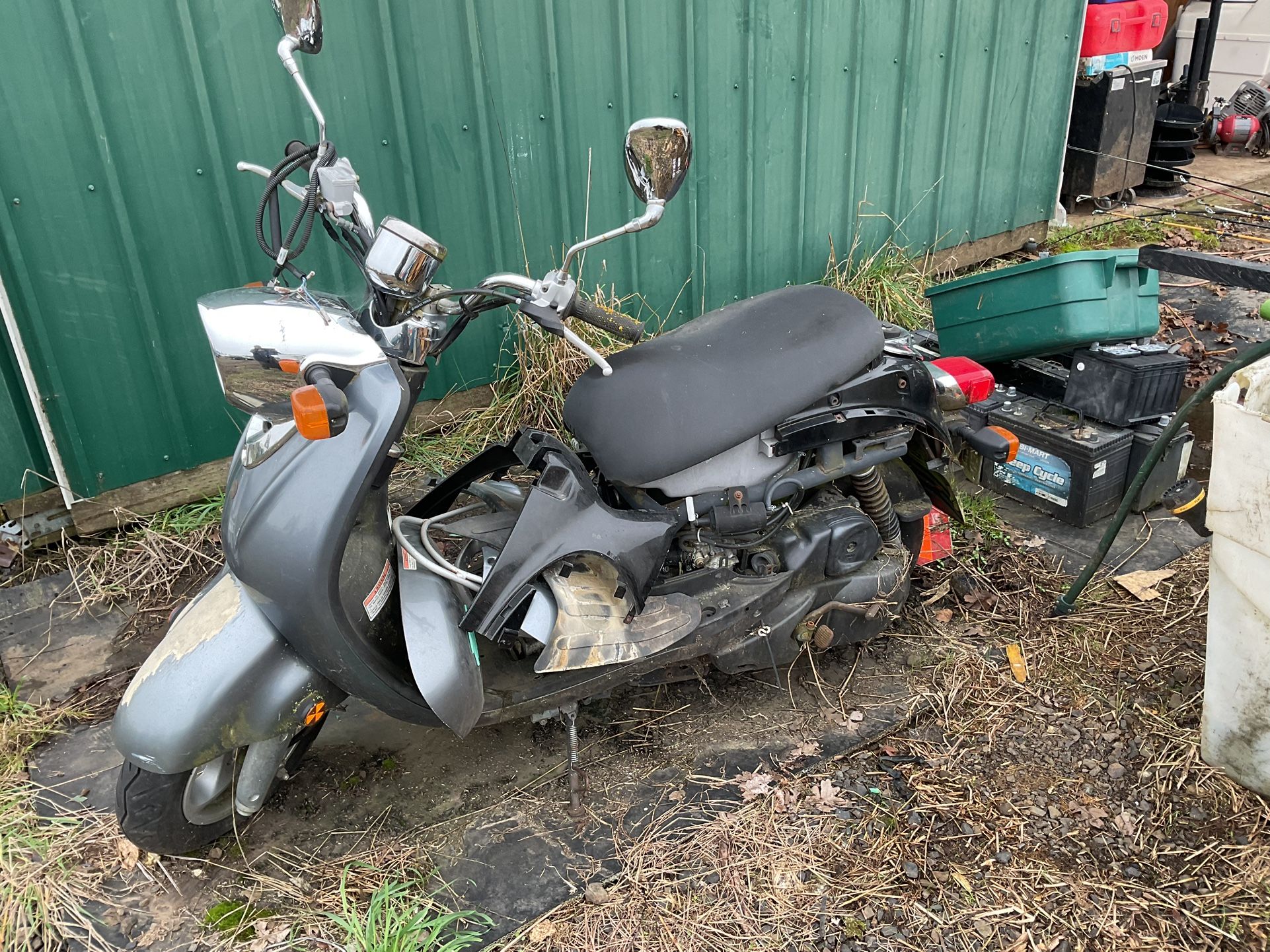 MOTORBIKE-SCOOTER-YAMAHA-400-HARDLY USED
