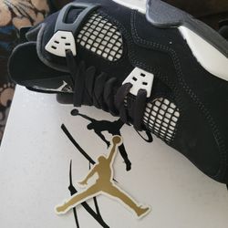 Jordan 4 White Thunder size 10,11