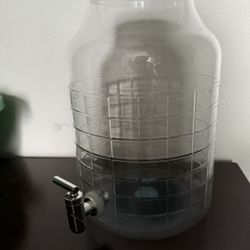 2 Gallon Plastic Water Dispenser