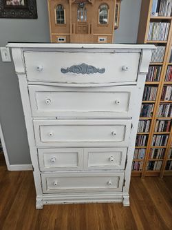 white- "Chabby chic" KEEPSAKE PULASKi furniture Corp- "Tall boy" Dresser . MODEL #Q22-D-65100 