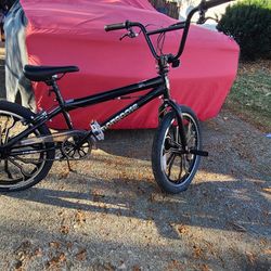 Mongoose Rebel kids BMX bike, 20-inch mag wheels, ages 7 - 13, black Brand NEW 