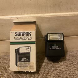 Vintage Japanese 1985  Sunpak Softlite 1600 A Camera Flash