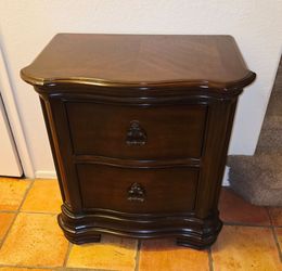Toscano Vialetto elegant night stand