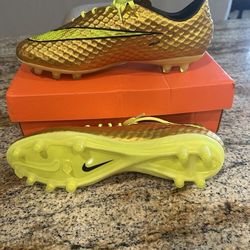 Soccer cleats