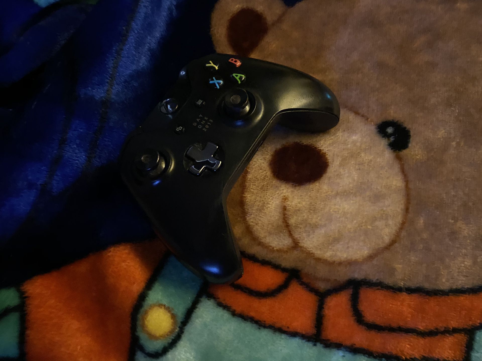 XBOX ONE Day One 2013 Edition *Missing Back Piece & Analog Thumb-sticks*