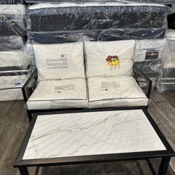 Beautiful Patio Love Seat With Table ( Take It Home In Payments/ Llevalo A Casa En Pagos) 