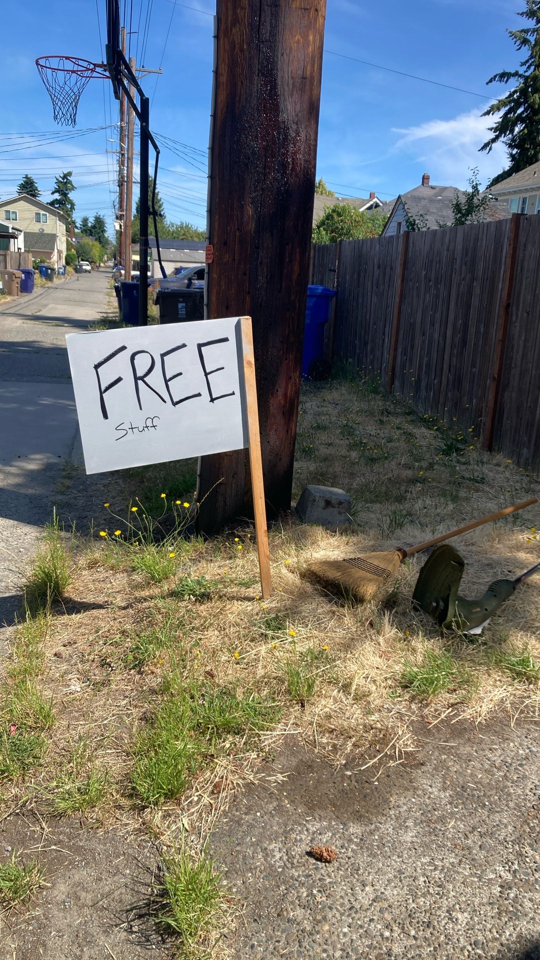 Free Yard Sale