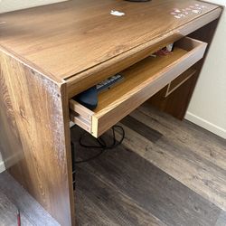 Computer table