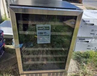 Wine Cooler Fridge Refrigerator with Lock and Reversible Door in Stainless Steel
NEW OPEN BOX ITEM WITH  MINOR SCRATCHES  ON THE SIDE AND TOP 
AWR-460
