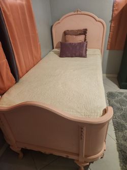 Twin bed w/mattress