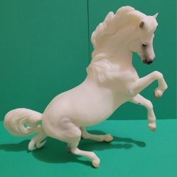 Breyer Traditional #1753 Banks Vanilla Champion Connemara Horse 9.5" Tall. 
