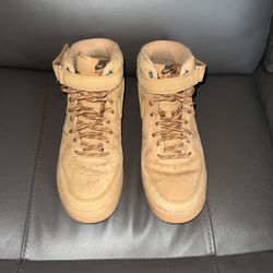 NIKE Air Force 1 Mid 
