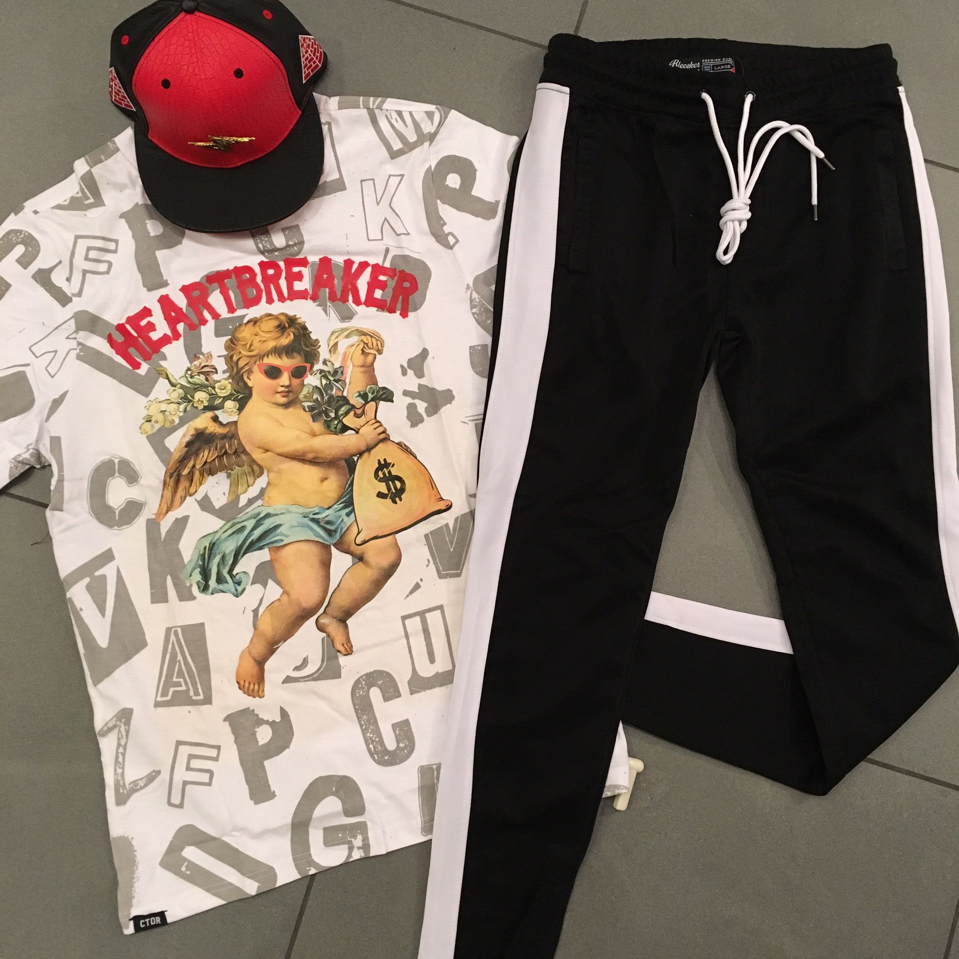 streetwear fit! t-shirt + track pants + hat
