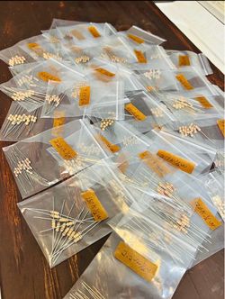 Electronic resistors