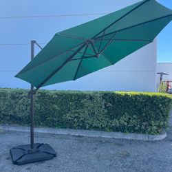 10ft Cantilever Offset Umbrella with 360 Degree Rotation and Tilt - No Weight