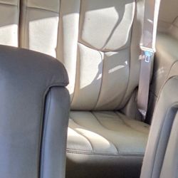 Cadillac Escalade 3rd Row Leather Seat Excellent Condition 