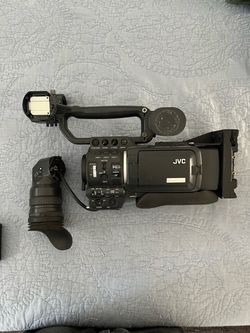 JVC Pro 3-CCD HDV Camcorder