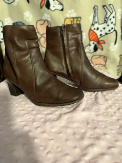 Women’s brown leather ankle boots SIZE 7  1/2