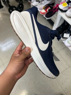 NIKE - SZ 9.5