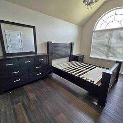 Black Retro Bedroom Set in Queen Size $1450
