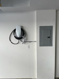 Tesla wall connector EV car charger outlet nema 1450 level 2