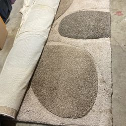 FREE AREA RUG Almost 8x11 With Grippy Pad