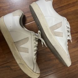 men veja size 9
