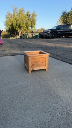 Cedar planter box