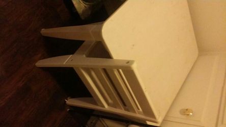 Kids table with 2 chairs