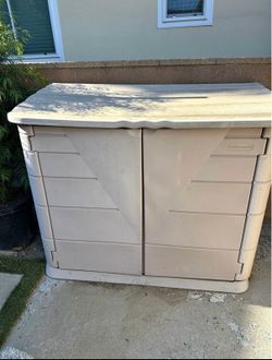 Rubbermaid Outdoor Storage