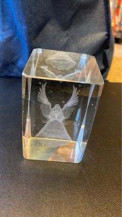Angel crystal sculpture