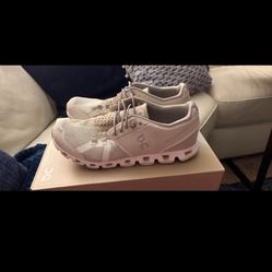 On Cloud Women’s size 7