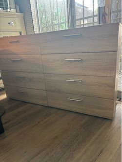 Dresser (8 drawers)