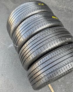 215 55 17 Michelin Vendo este Seth de llantas con 80% de vida las 4