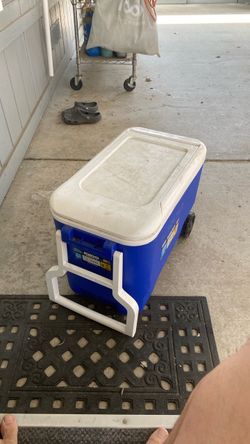 Igloo Rolling Cooler with Handle