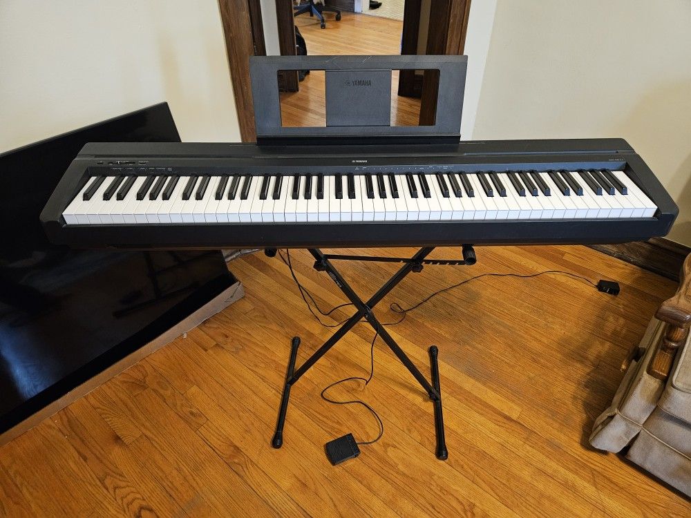 Yamaha P71 Keyboard