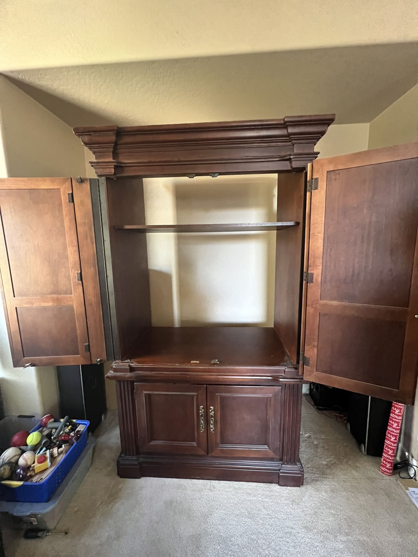 Entertainment Center/armoire