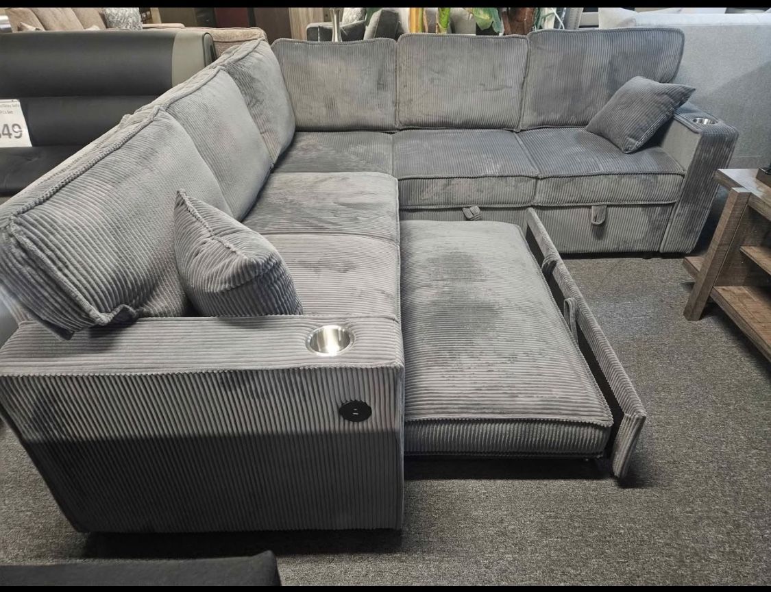 New Sleeper Sectional Couch! USB Ports! Free Delivery 🚚!