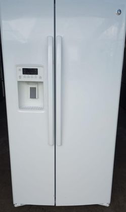GE  Side By Side White Refrigerator Fridge
