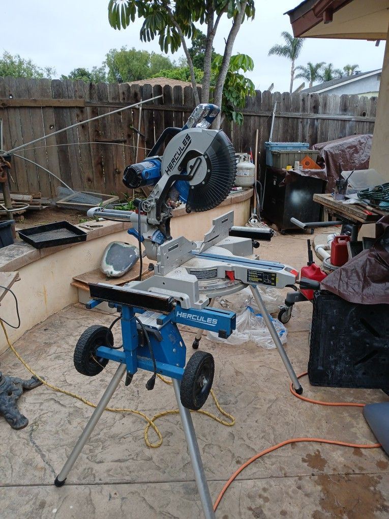 Compound miter Saw