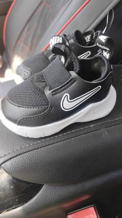 Cildrens Nike Flex Runner 3 20$ OBO Like New