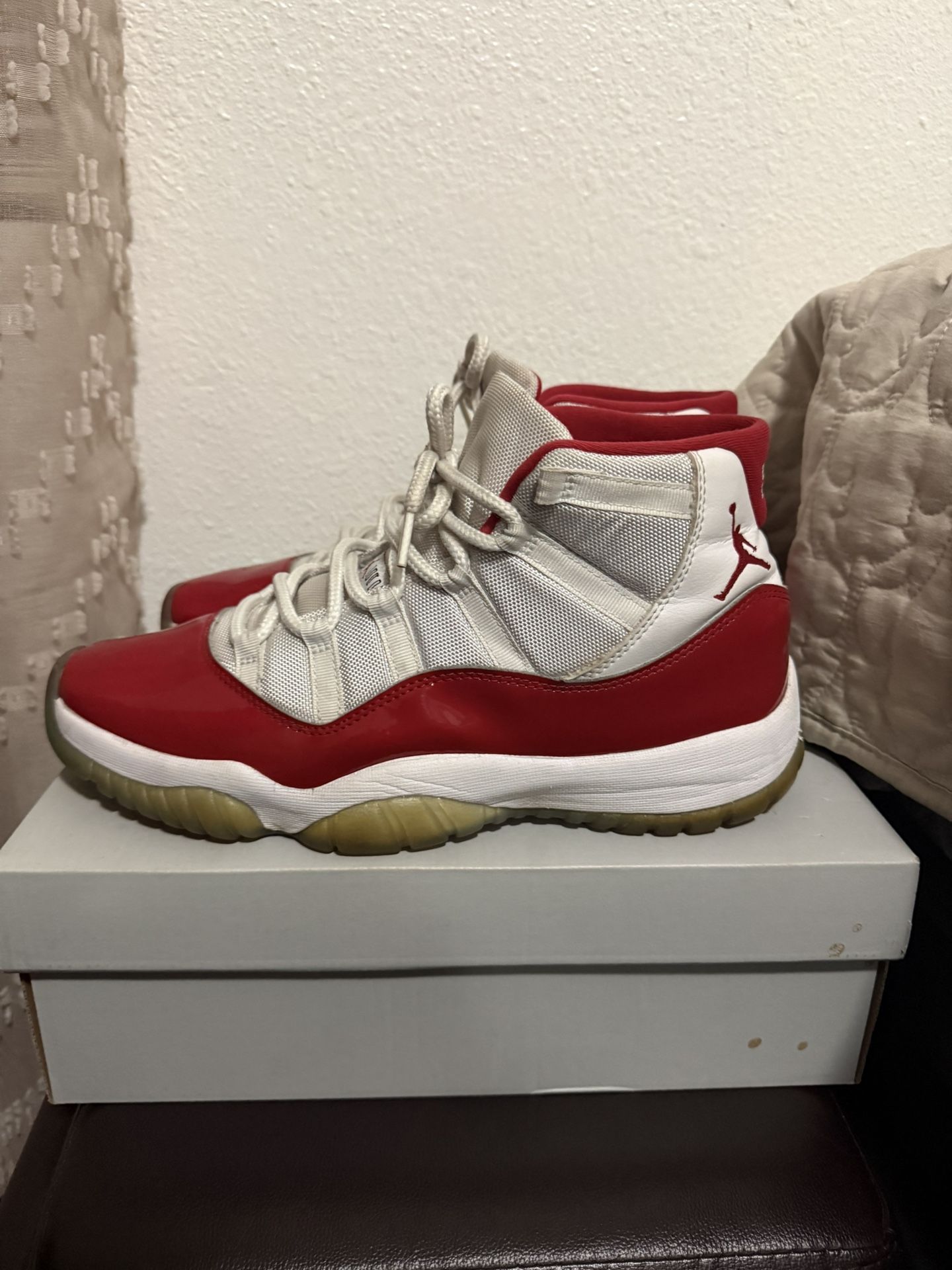 Mens Nike air Jordan retro 11 high cherry size 11.5 Scratch on toe box Replacement insoles No box authenthic