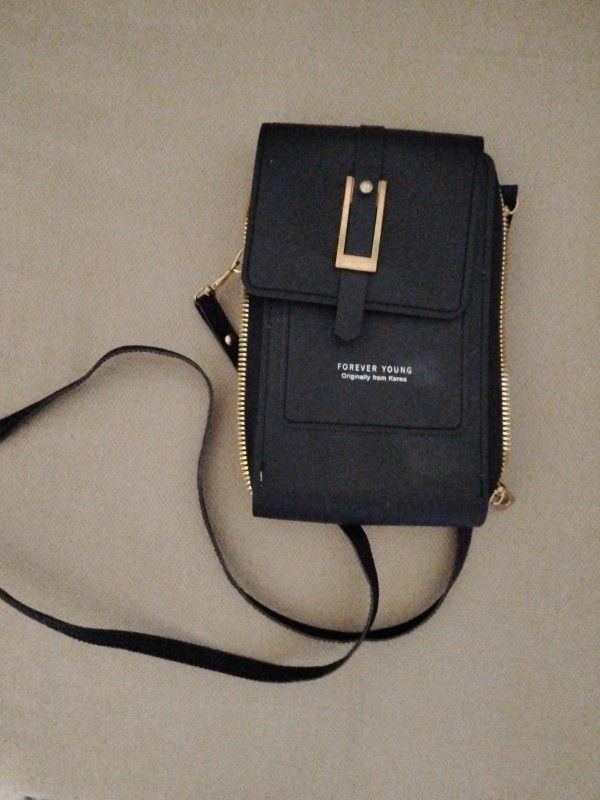 Women's Crossbody Id Daily Purse In Excellent Condition