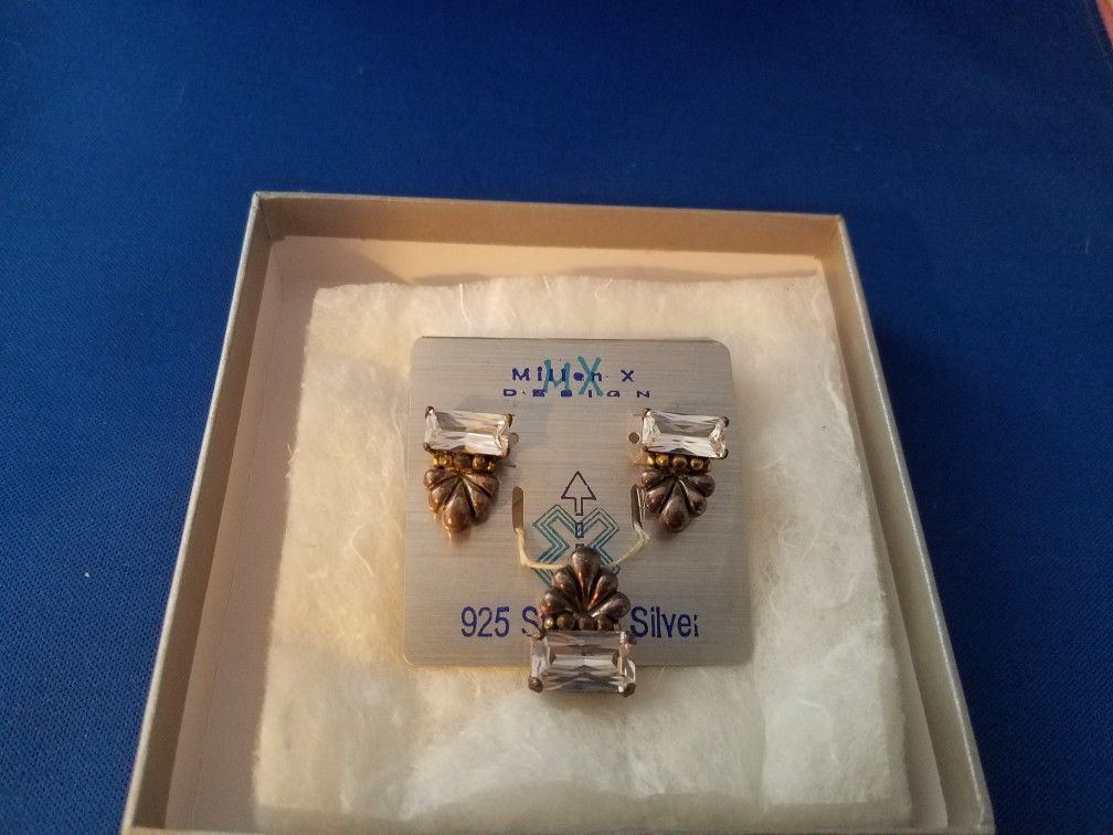 Sterling silver set. Earrings/pendant