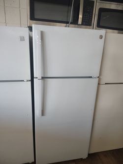 GE 18"cuft refrigerator In Excellent Working Condition